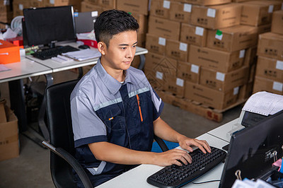 物流工廠文員與網(wǎng)絡(luò)服務(wù) 數(shù)字化時(shí)代下的高效協(xié)同